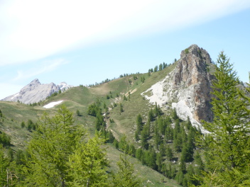 Vue depuis la montée directe vers Midia face est