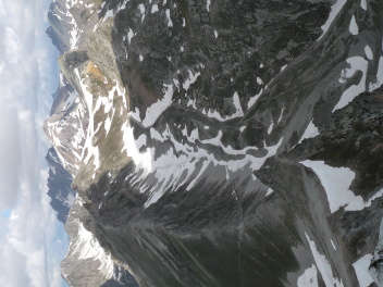 Vue de la montée au col Bellino depuis le Cervet