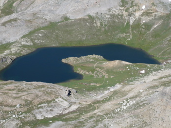 Approche du lac Roburent supérieur en descendant du col de la Scaletta