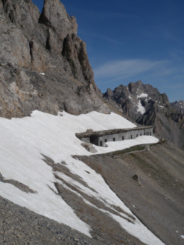 Casernes au col de la Cavalla