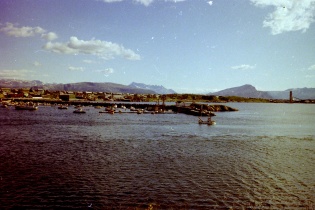 Port de Bodø avec montagnes à l’arrière-plan
