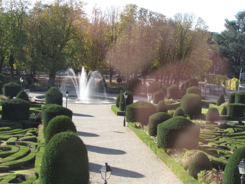 Jardin et fontaine devant le musée Goya à Castres