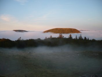 Brume et montagne aux environs du col Soudet