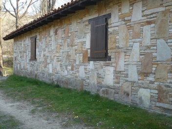 Mur en pierre près du col de St-Ignace #3